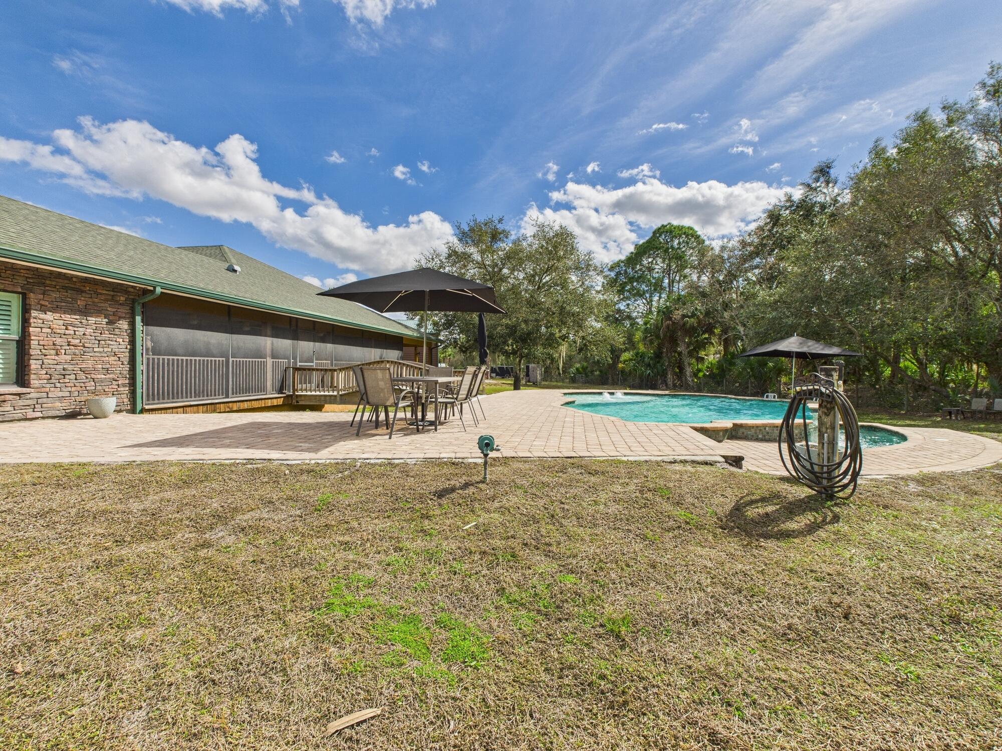 INDIAN HAMMOCK HUNT AND RIDING - Residential