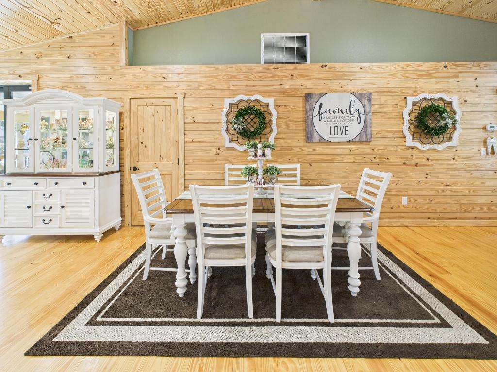 INDIAN HAMMOCK HUNT AND RIDING - Residential