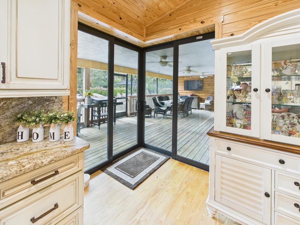 INDIAN HAMMOCK HUNT AND RIDING - Residential