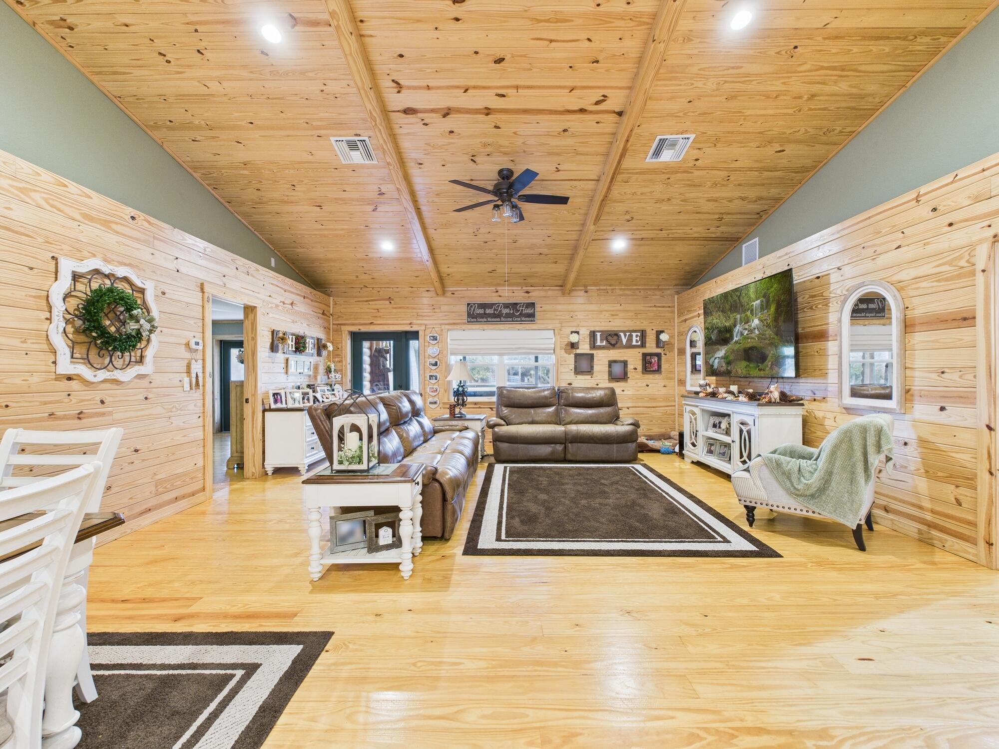 INDIAN HAMMOCK HUNT AND RIDING - Residential