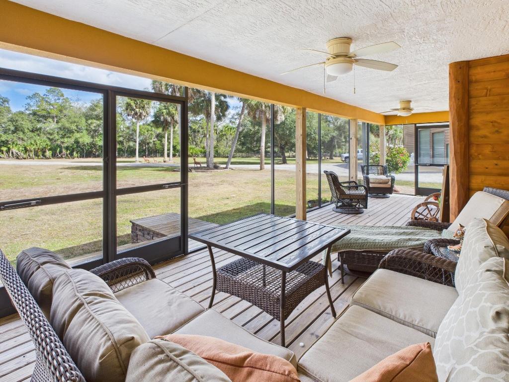 INDIAN HAMMOCK HUNT AND RIDING - Residential