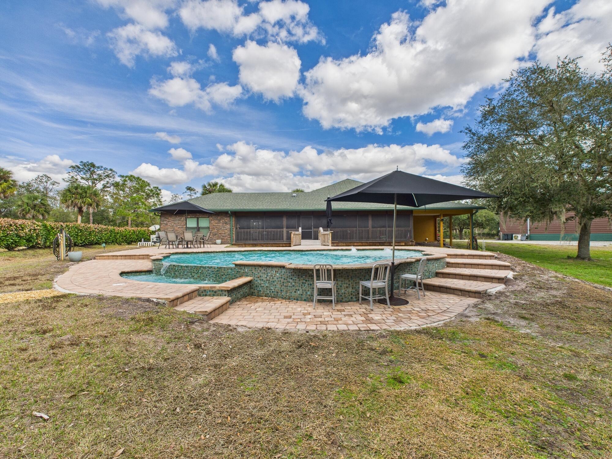 INDIAN HAMMOCK HUNT AND RIDING - Residential