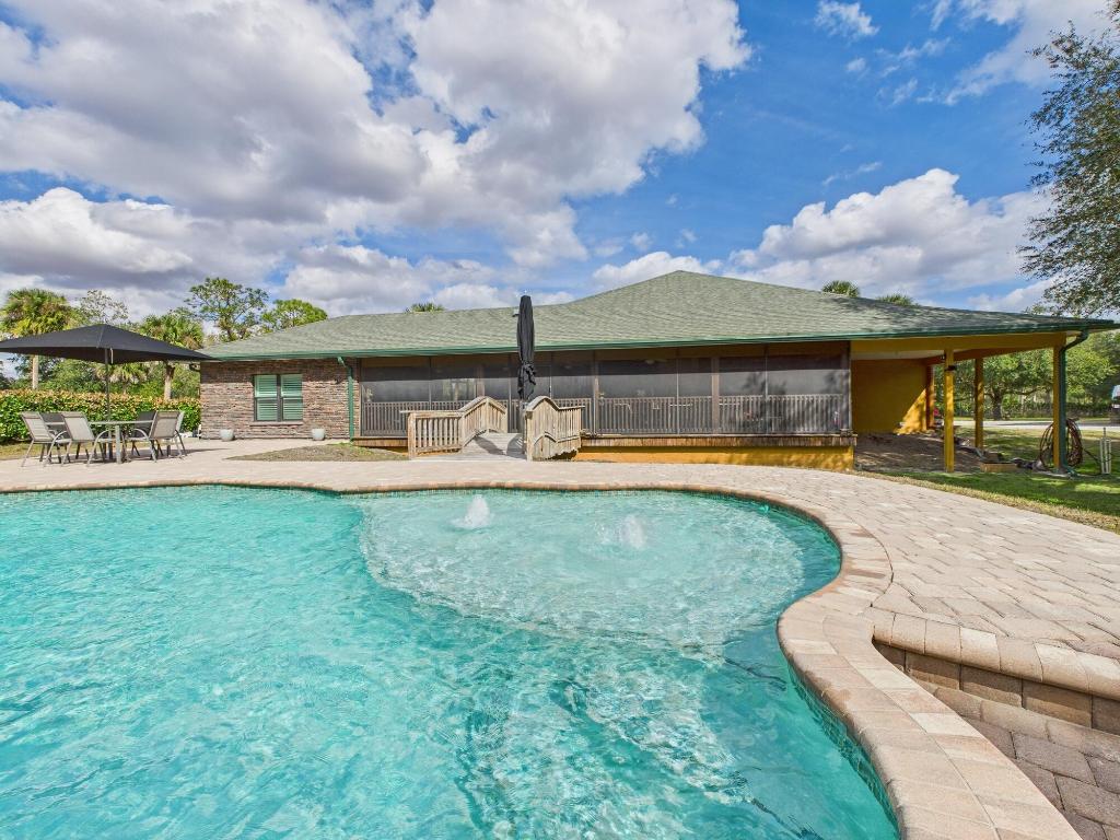 INDIAN HAMMOCK HUNT AND RIDING - Residential