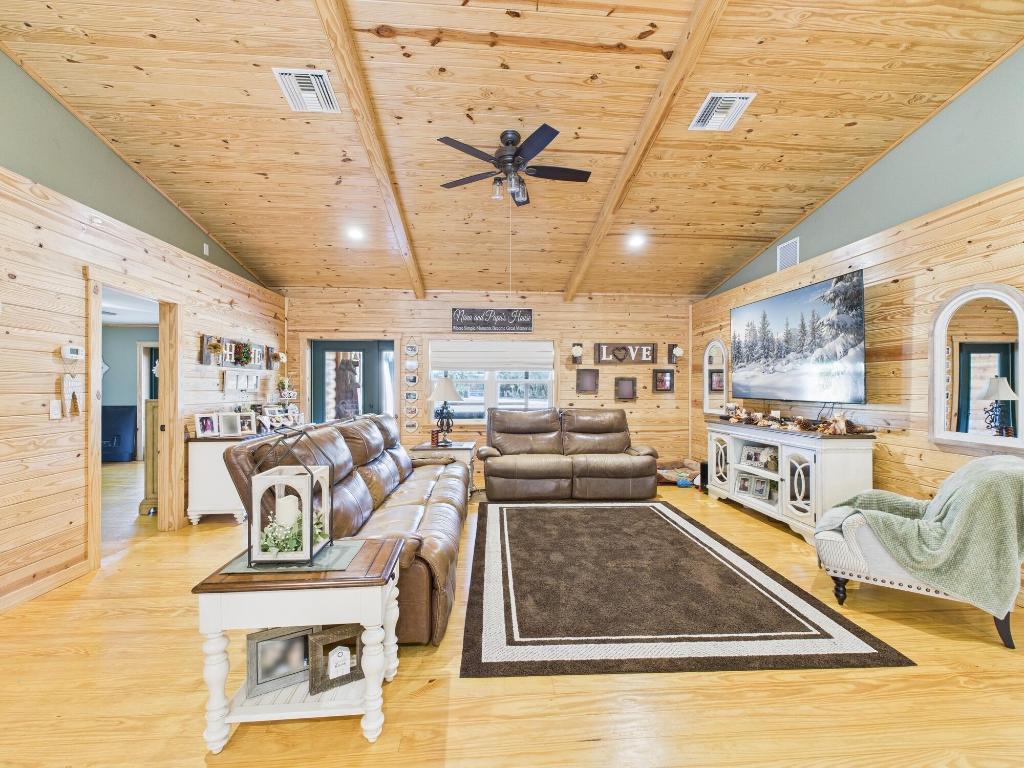 INDIAN HAMMOCK HUNT AND RIDING - Residential