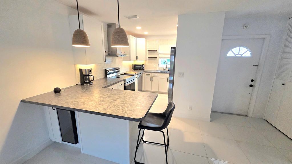 Photo of 2568 Dudley Drive E #G, West Palm Beach, FL 33415 (MLS # R11133386)