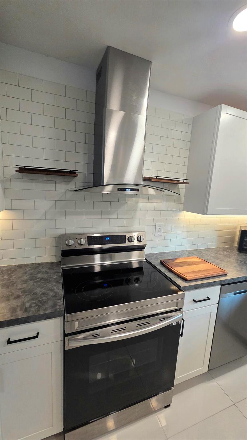 CRESTHAVEN VILLAS CONDO 2 - Residential