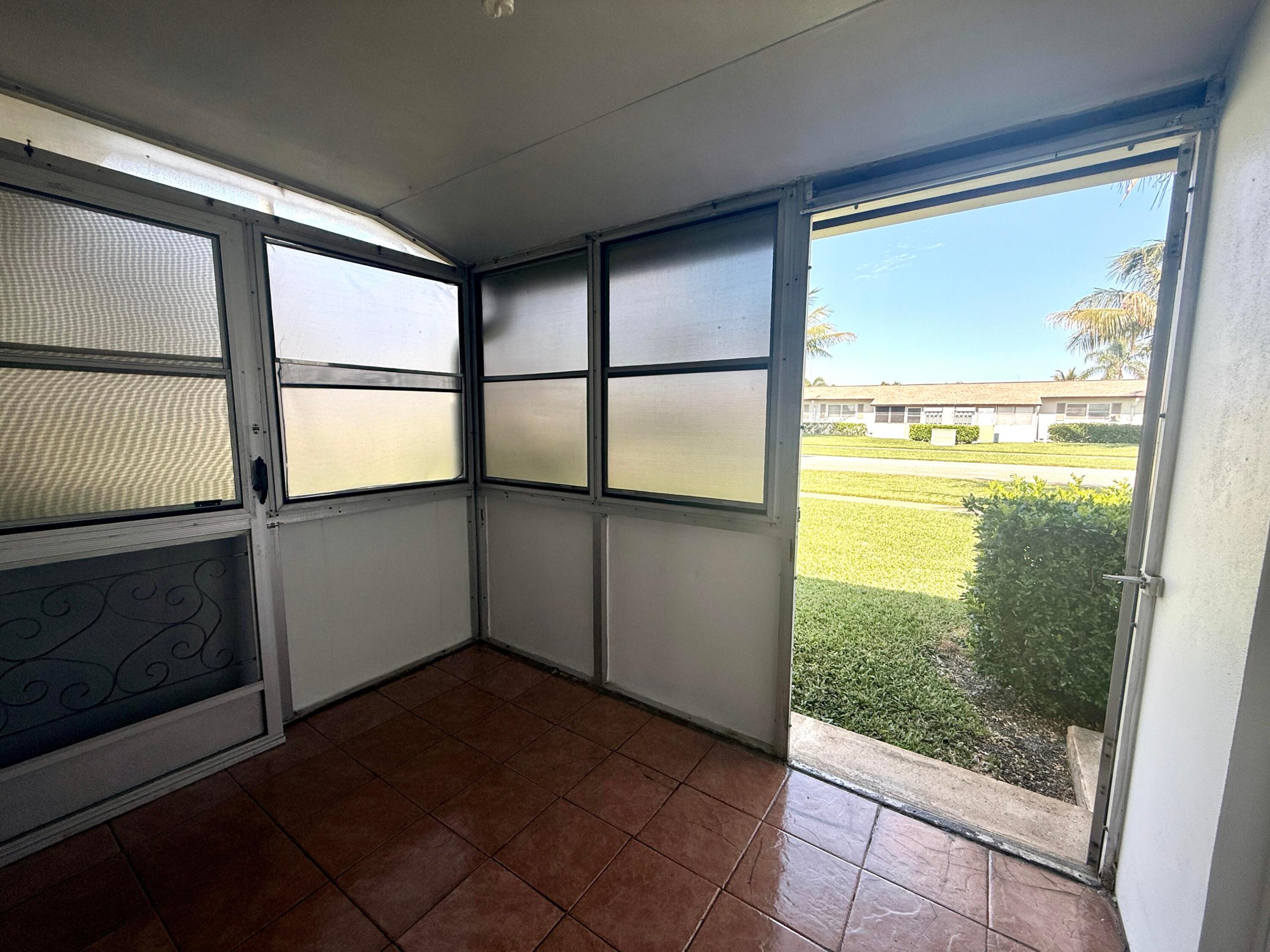 CRESTHAVEN VILLAS 14 CONDO - Residential Lease