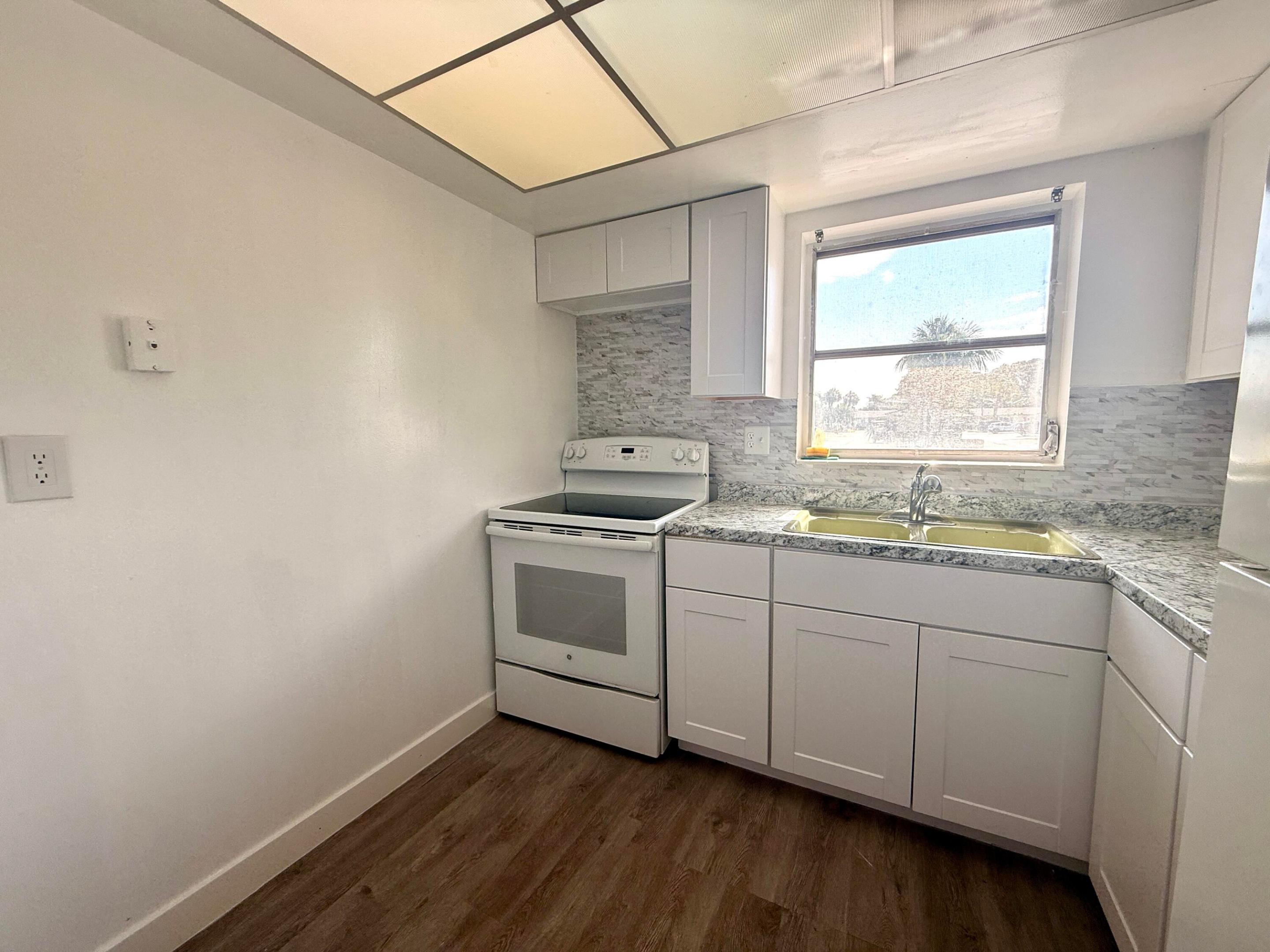CRESTHAVEN VILLAS 14 CONDO - Residential Lease