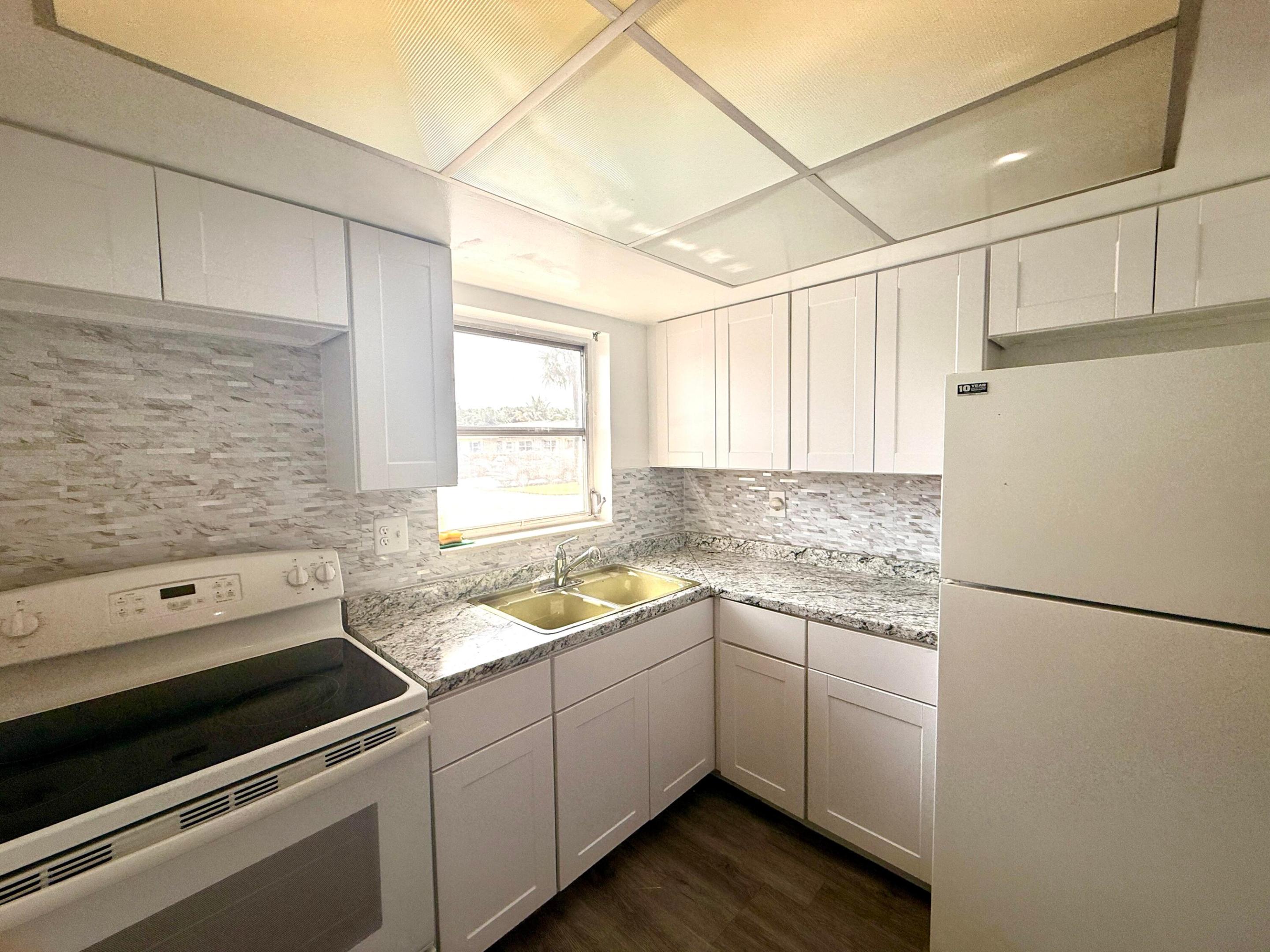 CRESTHAVEN VILLAS 14 CONDO - Residential Lease