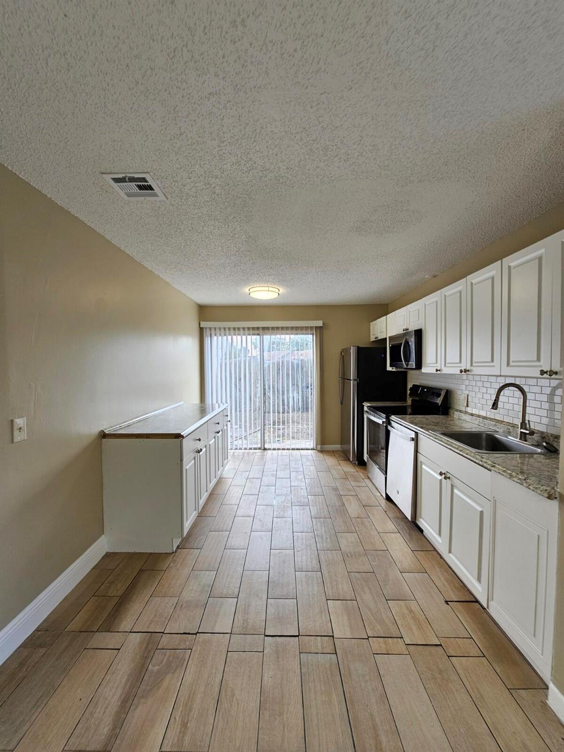 FOREST GLEN - Residential Lease