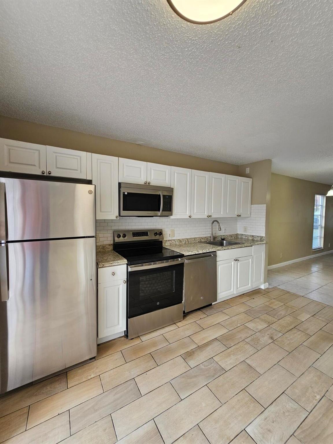 FOREST GLEN - Residential Lease