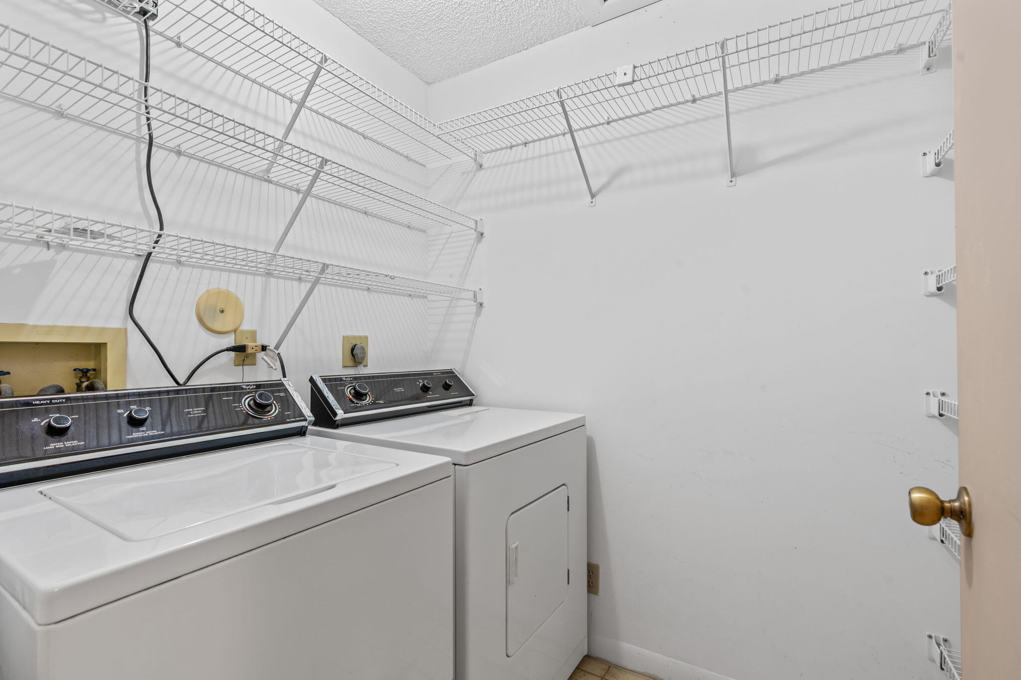 WHISPER WALK SEC C CONDO - Residential