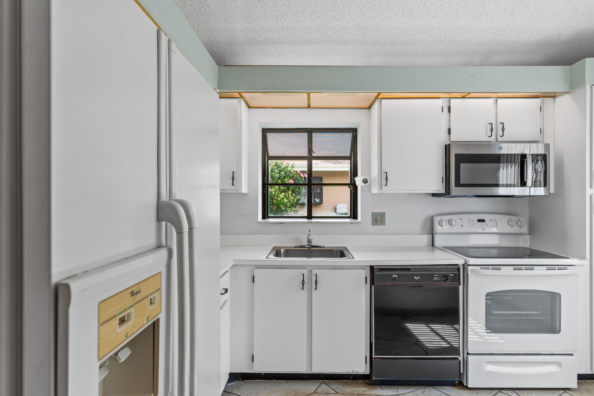 WHISPER WALK SEC C CONDO - Residential