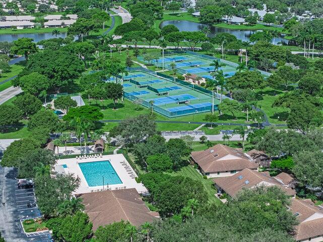 WHISPER WALK SEC C CONDO - Residential