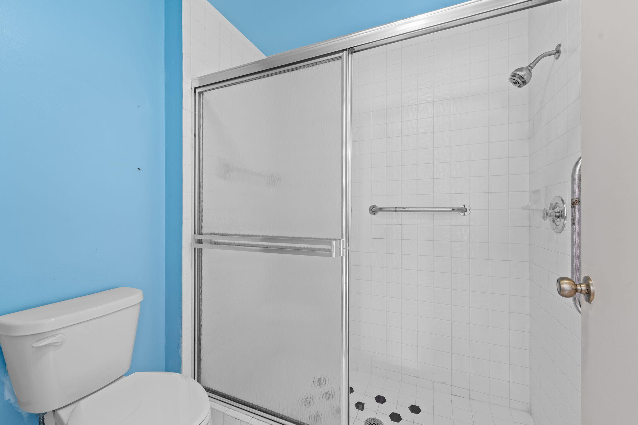 WHISPER WALK SEC C CONDO - Residential