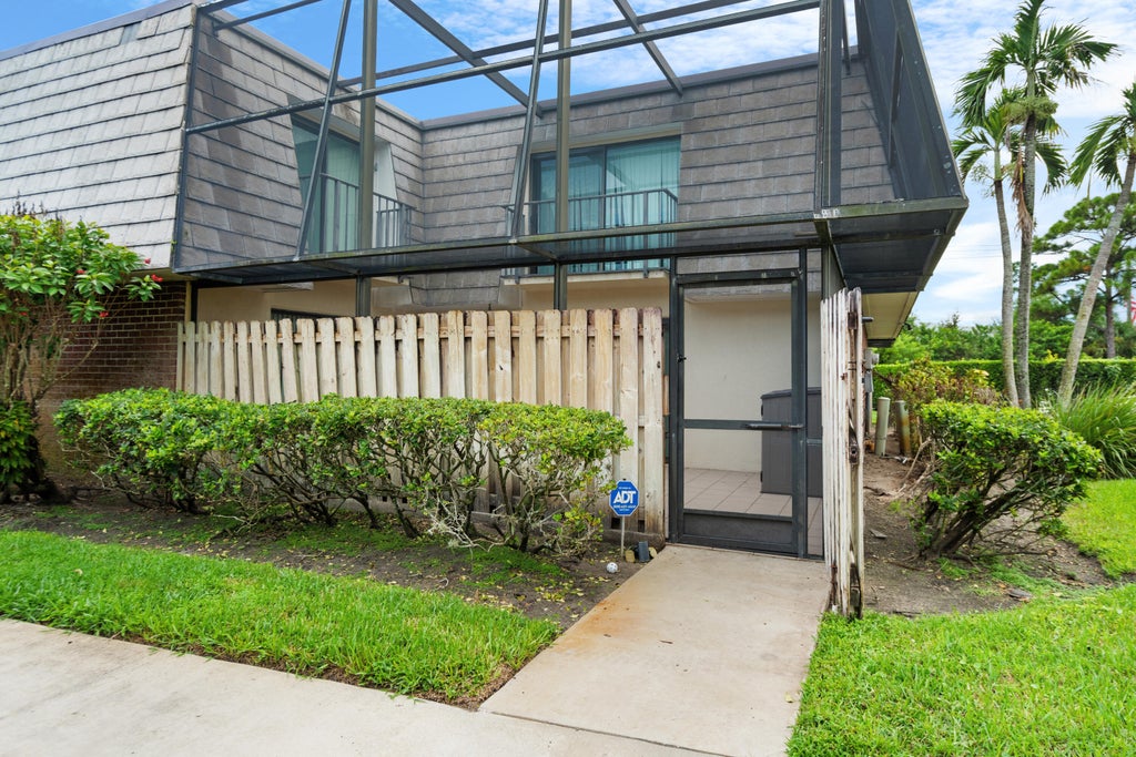 Photo of 3190 SE BROOK Street, Stuart, FL 34997 (MLS # B26076268)