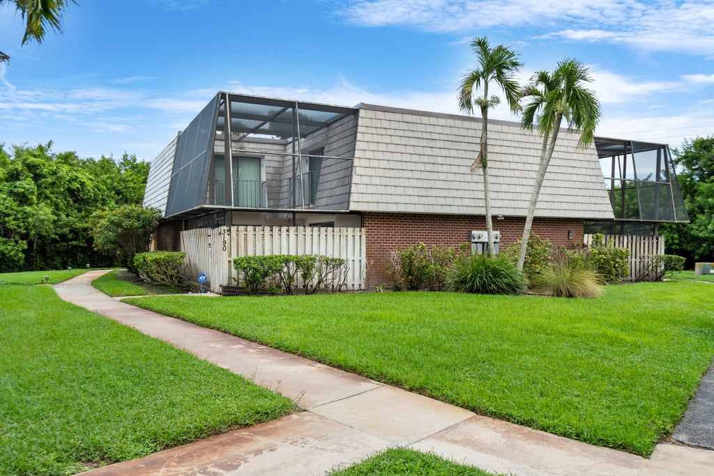 Photo of 3190 SE BROOK Street, Stuart, FL 34997 (MLS # B26076268)