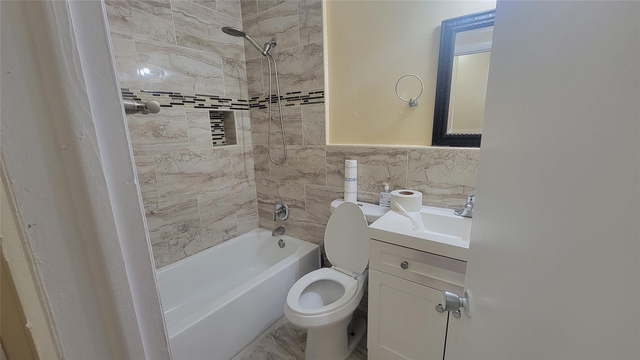 TOWNHOMES OF ORIOLE - Residential