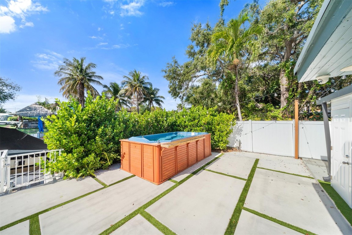 LAUDERDALE ISLES NO 2-BLK 7 - Residential