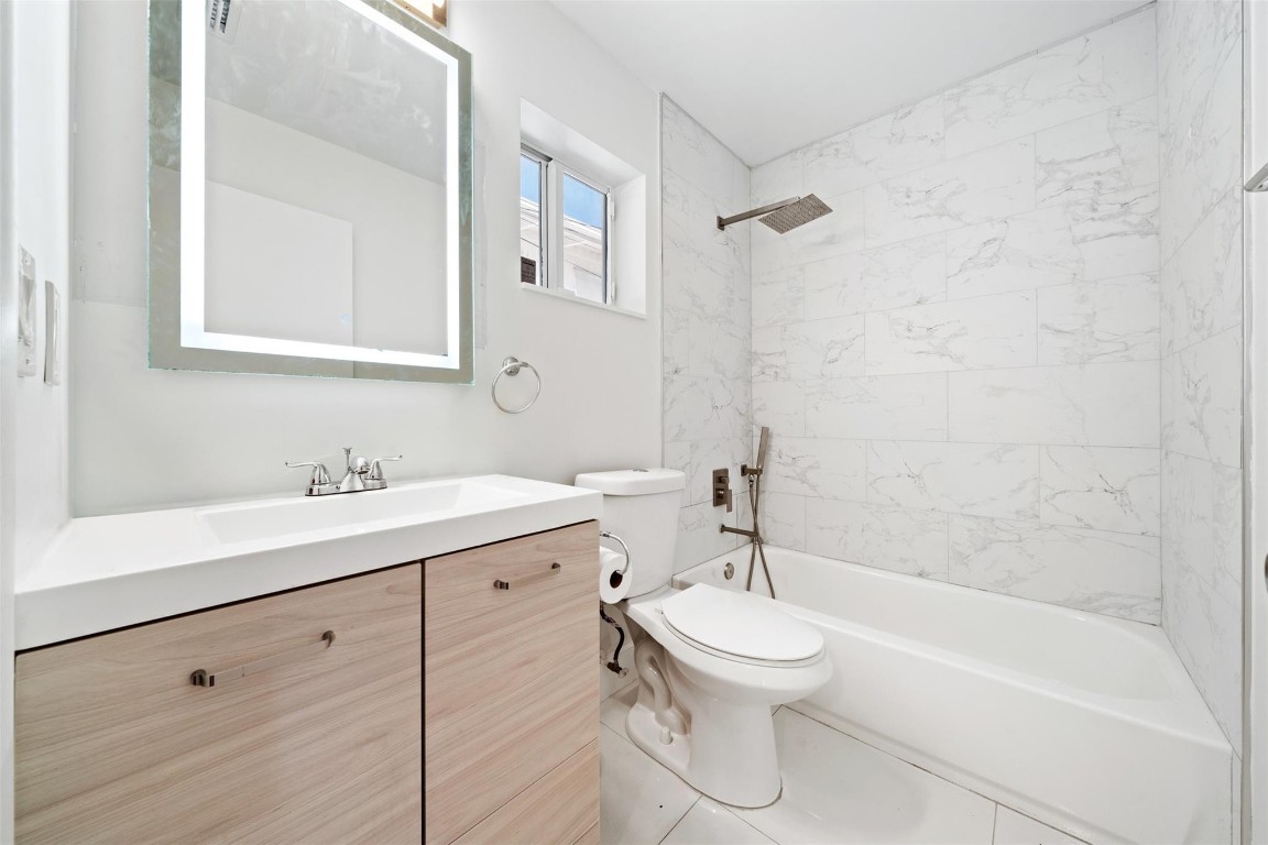 LAUDERDALE ISLES NO 2-BLK 7 - Residential