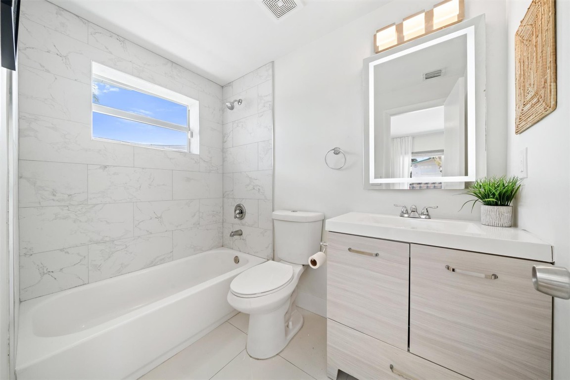 LAUDERDALE ISLES NO 2-BLK 7 - Residential