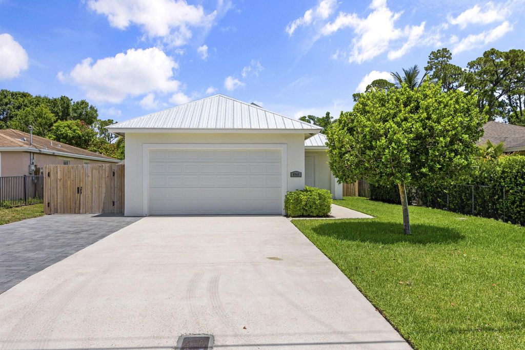 Photo of 6943 Mitchell Street, Jupiter, FL 33458 (MLS # R10994517)