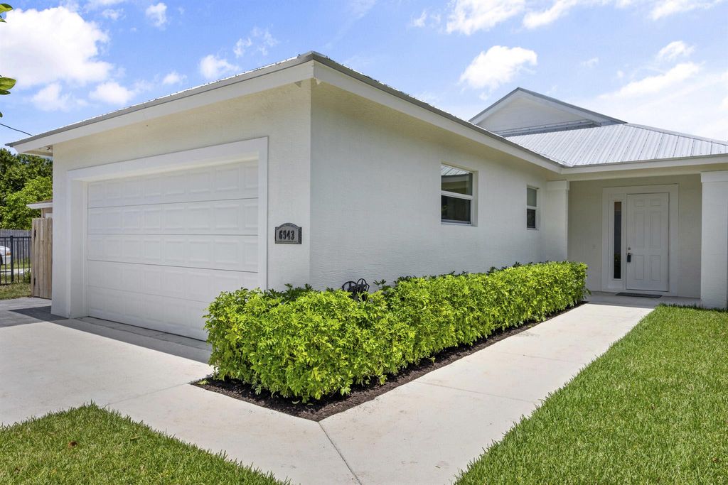 Photo of 6943 Mitchell Street, Jupiter, FL 33458 (MLS # R10994517)
