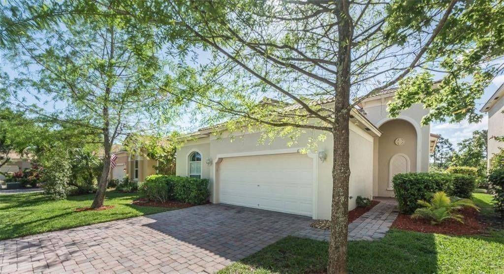 Photo of 6111 Arlington Way, Fort Pierce, FL 34951 (MLS # R11078460)