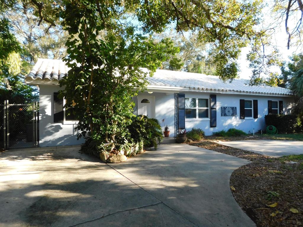 Photo of 1712 Sunrise Boulevard, Fort Pierce, FL 34950 (MLS # R10945555)