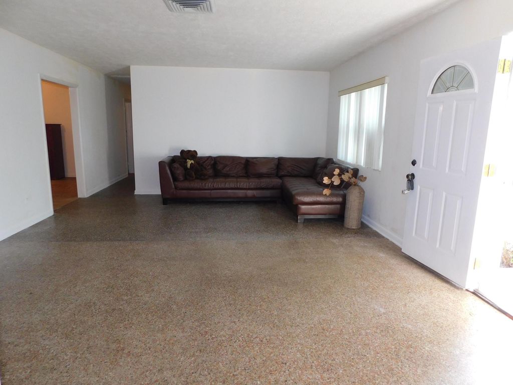 Photo of 1712 Sunrise Boulevard, Fort Pierce, FL 34950 (MLS # R10945555)