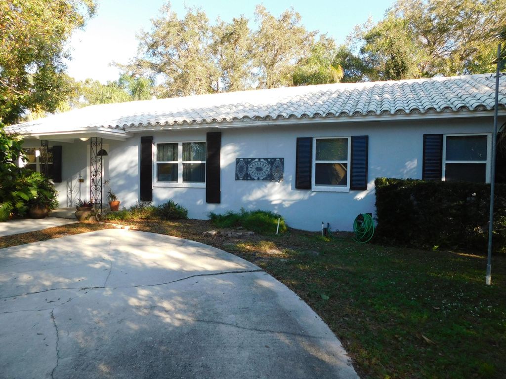 Photo of 1712 Sunrise Boulevard, Fort Pierce, FL 34950 (MLS # R10945555)