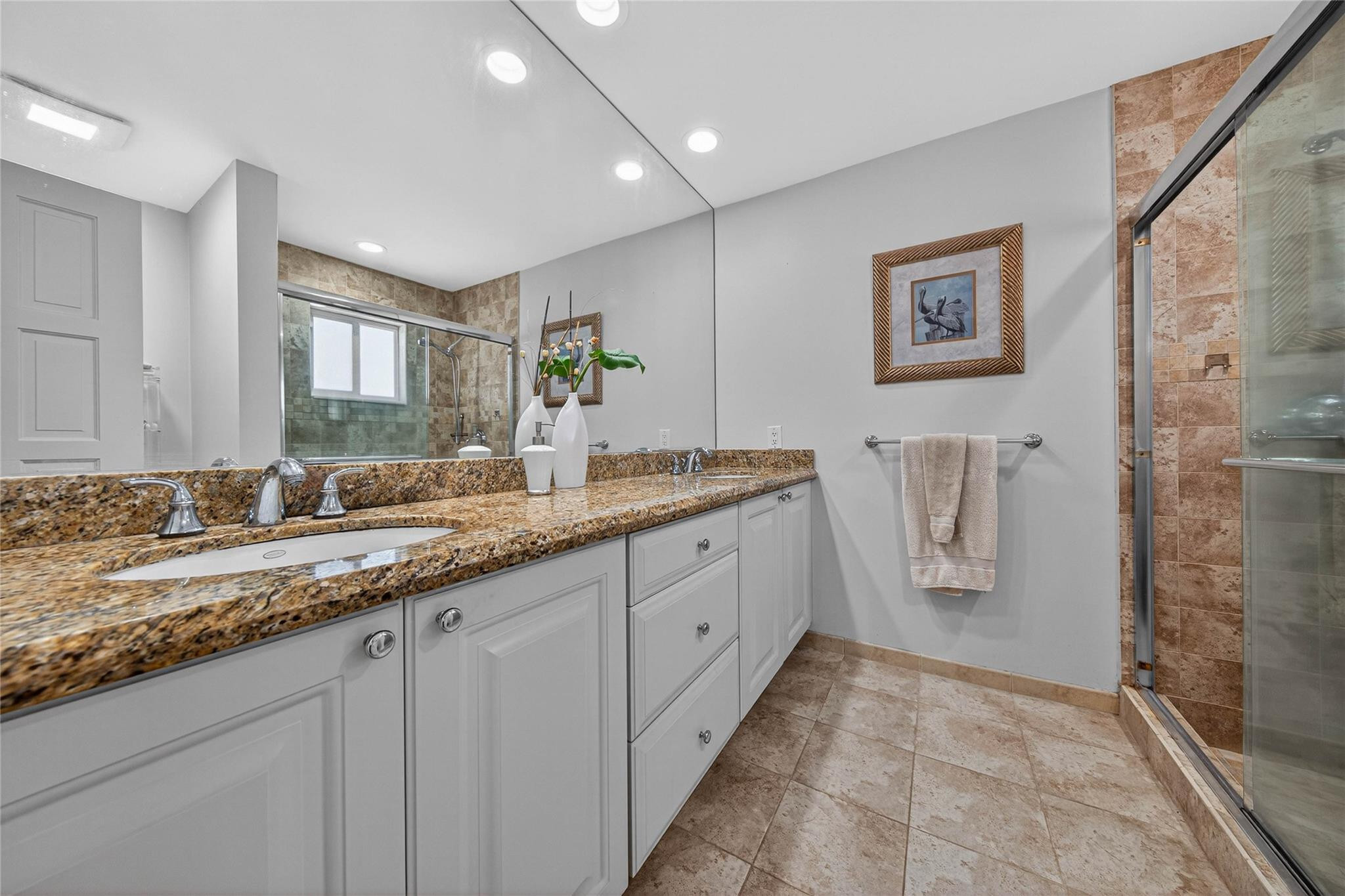 CORAL KEY VILLAS 8TH SEC - Residential