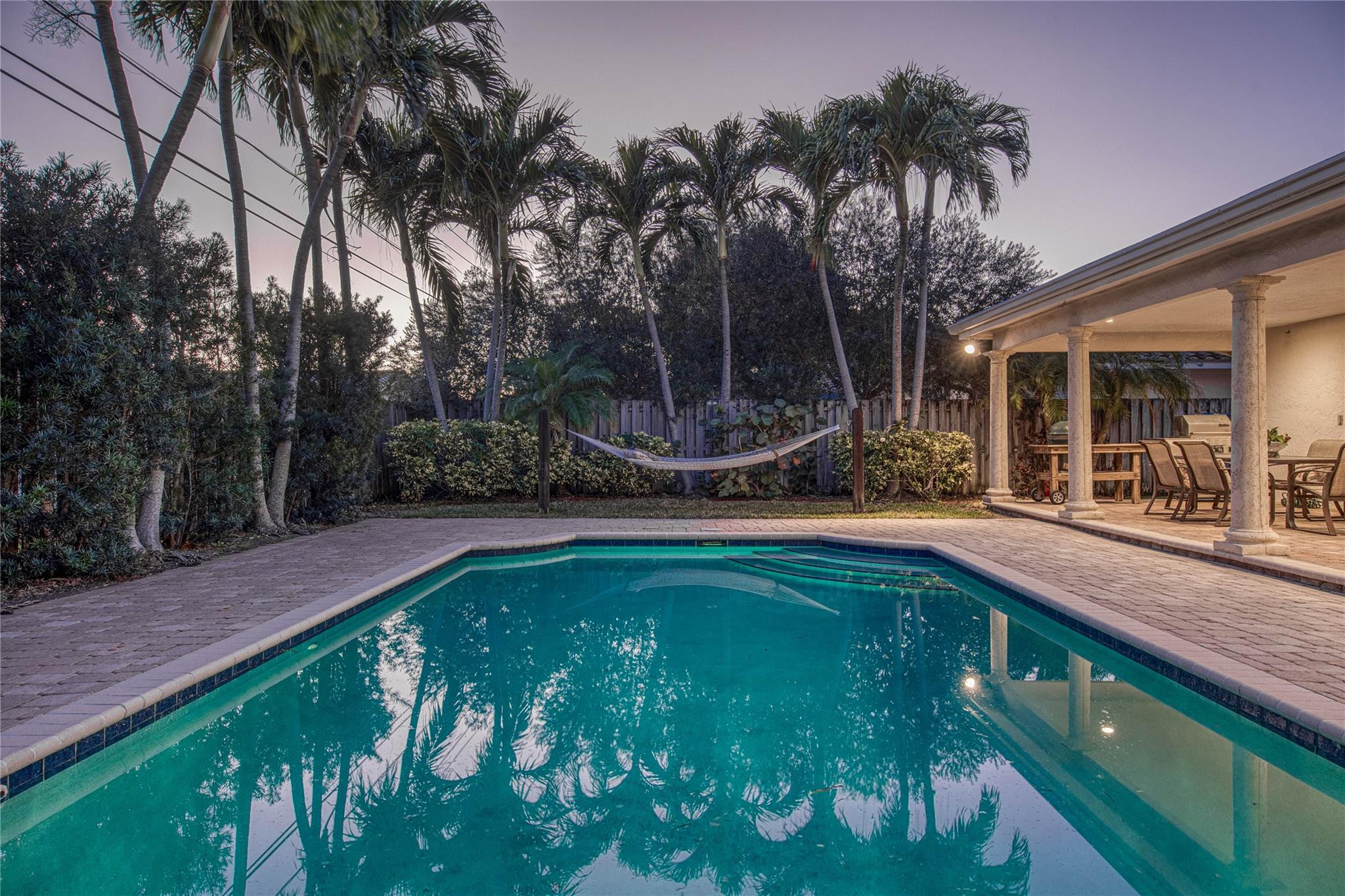 CORAL KEY VILLAS 8TH SEC - Residential