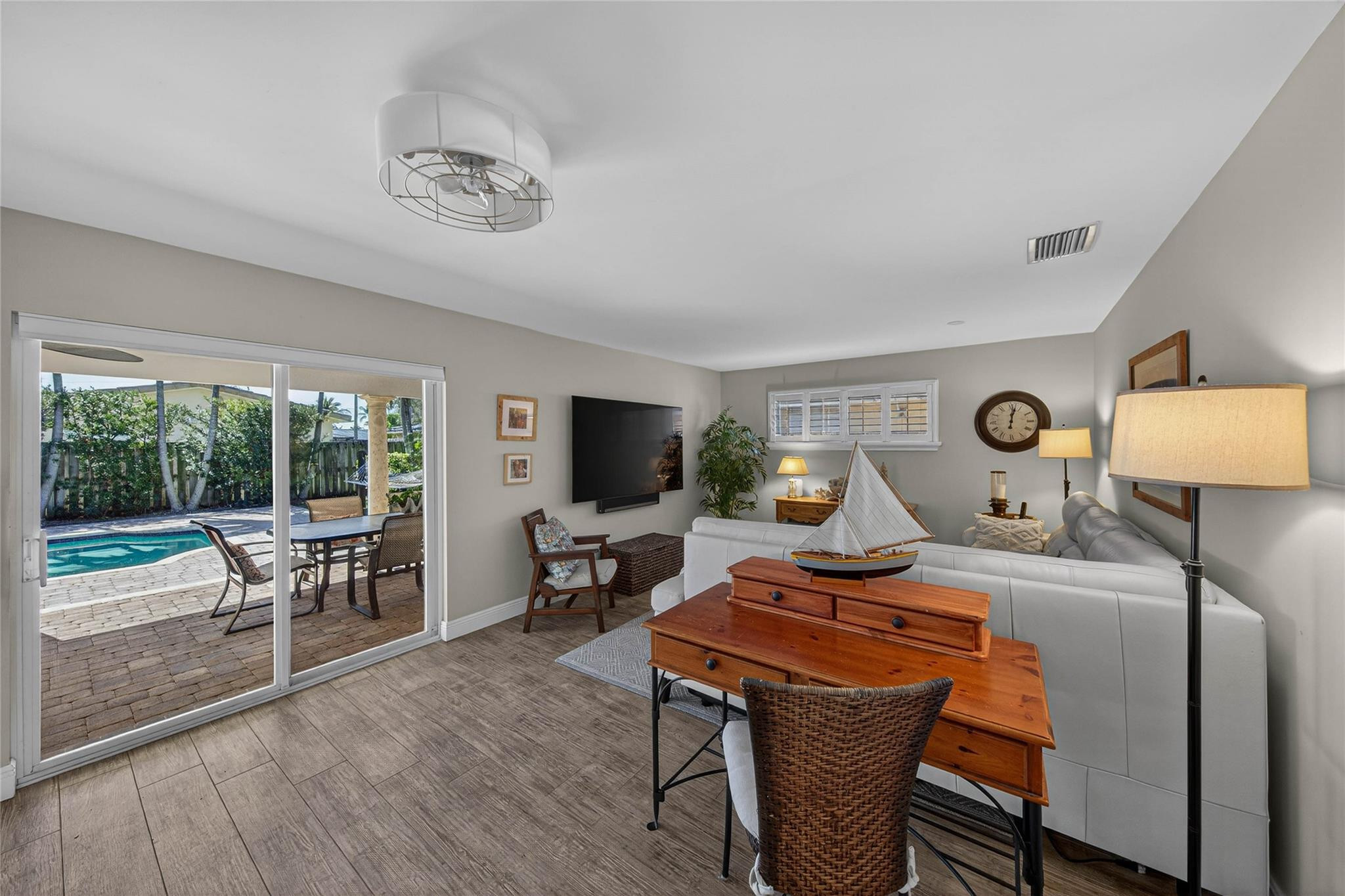 CORAL KEY VILLAS 8TH SEC - Residential