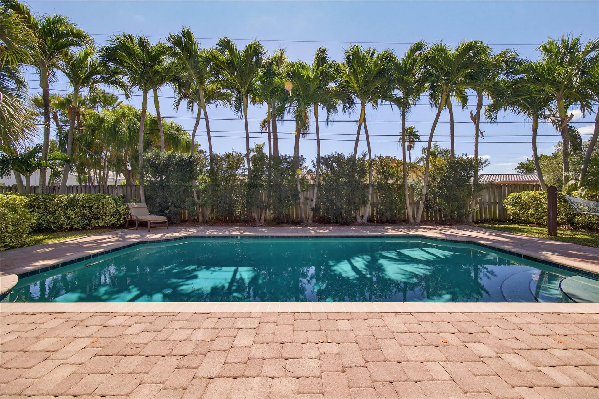 CORAL KEY VILLAS 8TH SEC - Residential