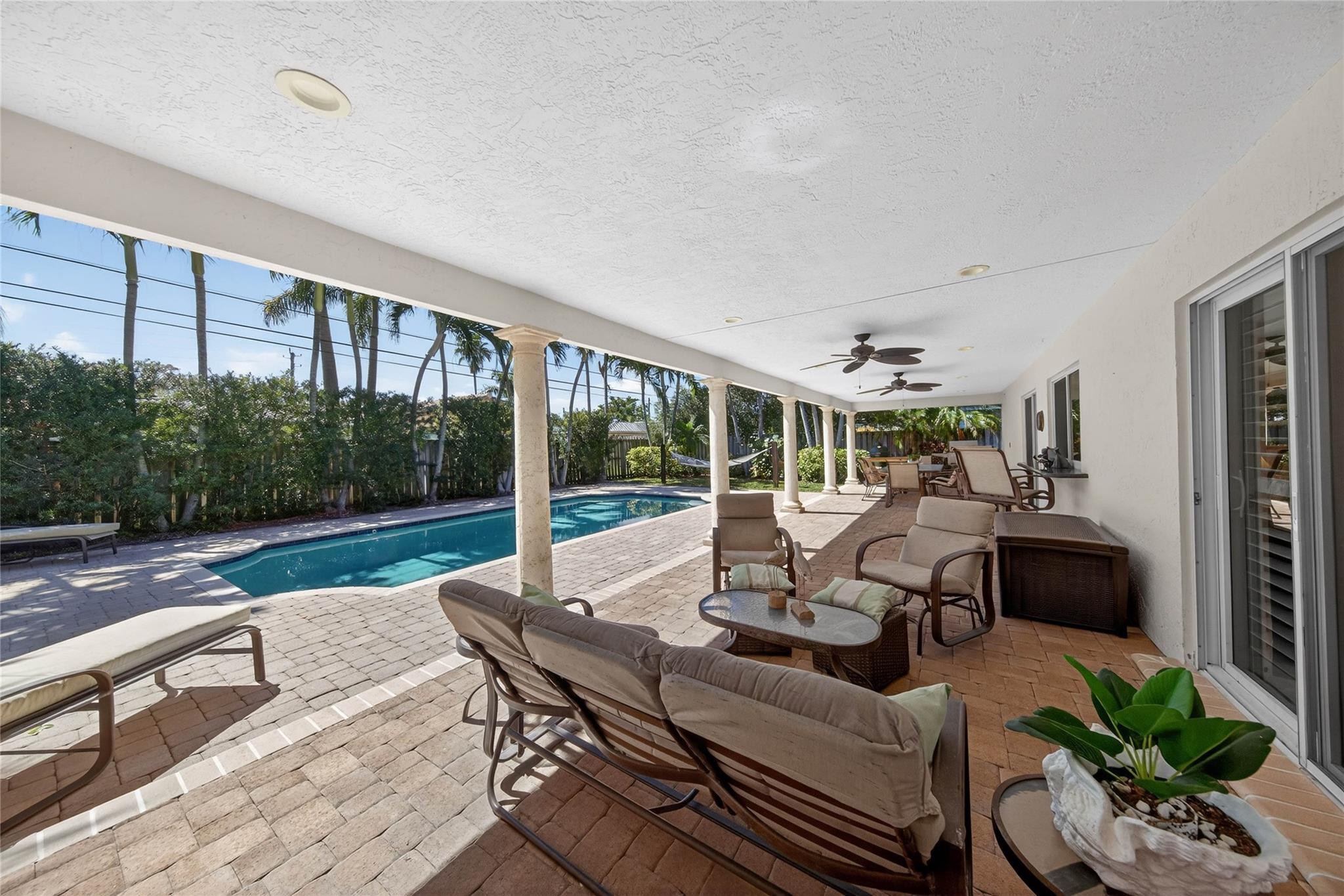 CORAL KEY VILLAS 8TH SEC - Residential