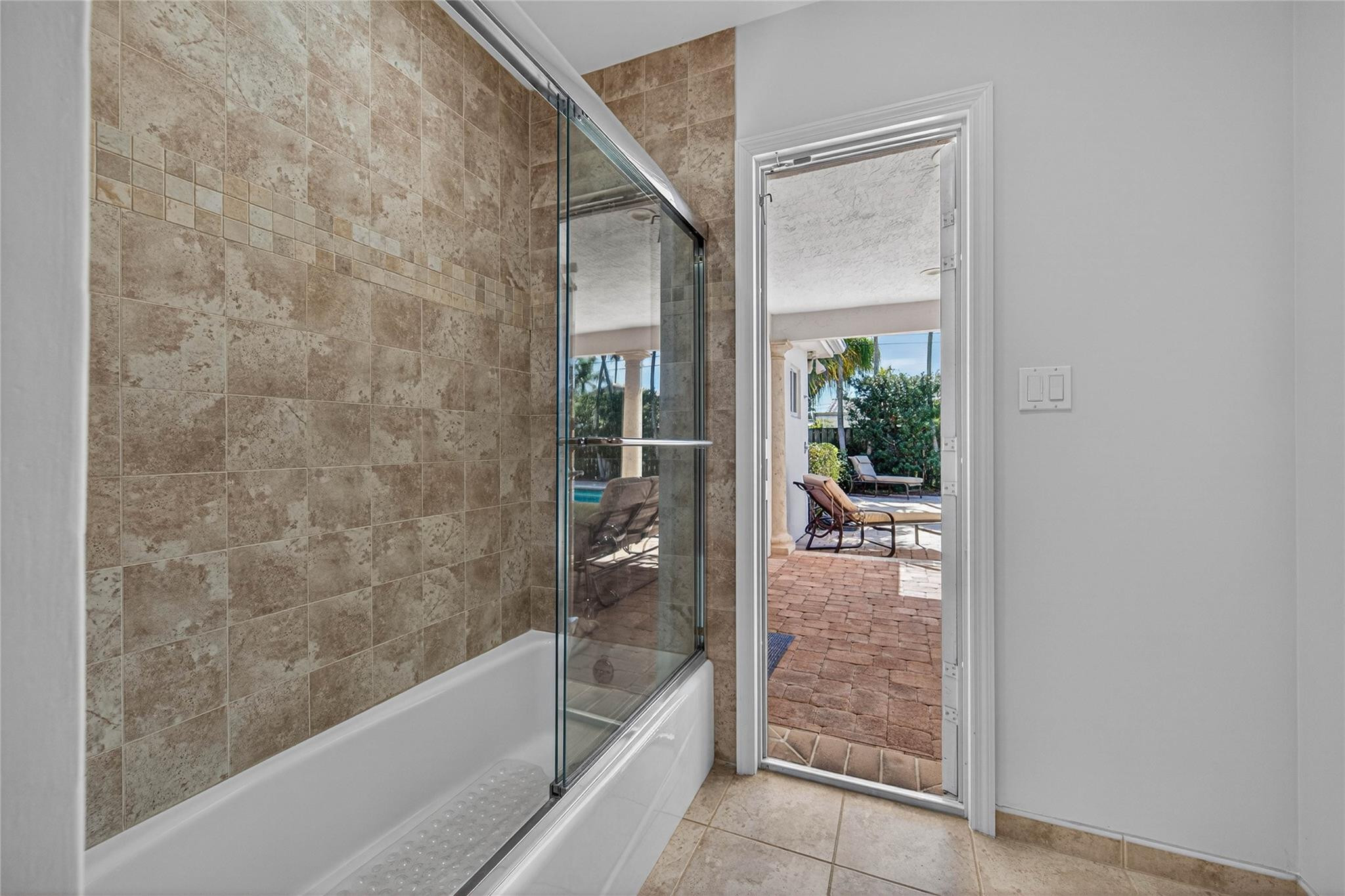 CORAL KEY VILLAS 8TH SEC - Residential