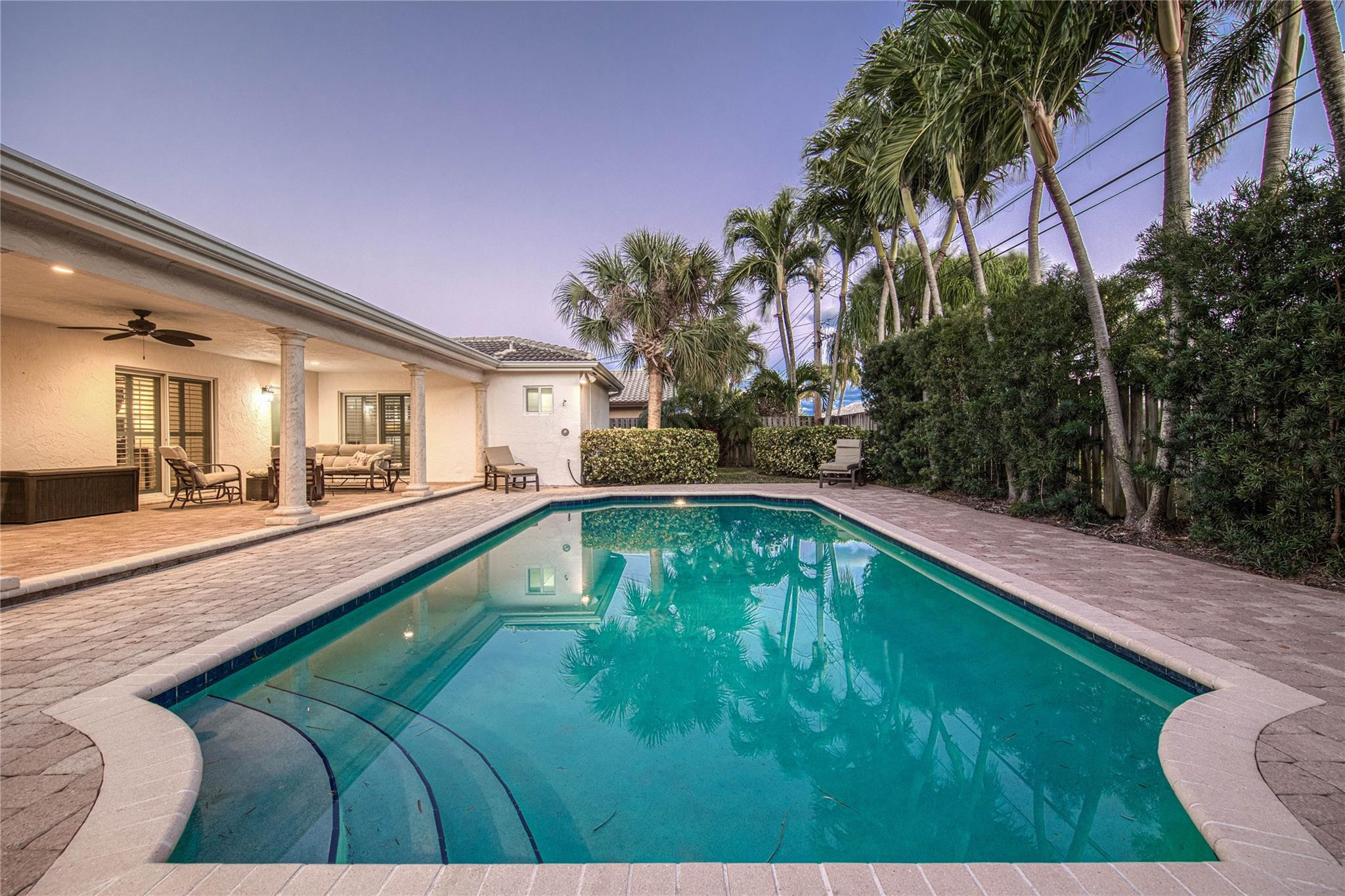 CORAL KEY VILLAS 8TH SEC - Residential