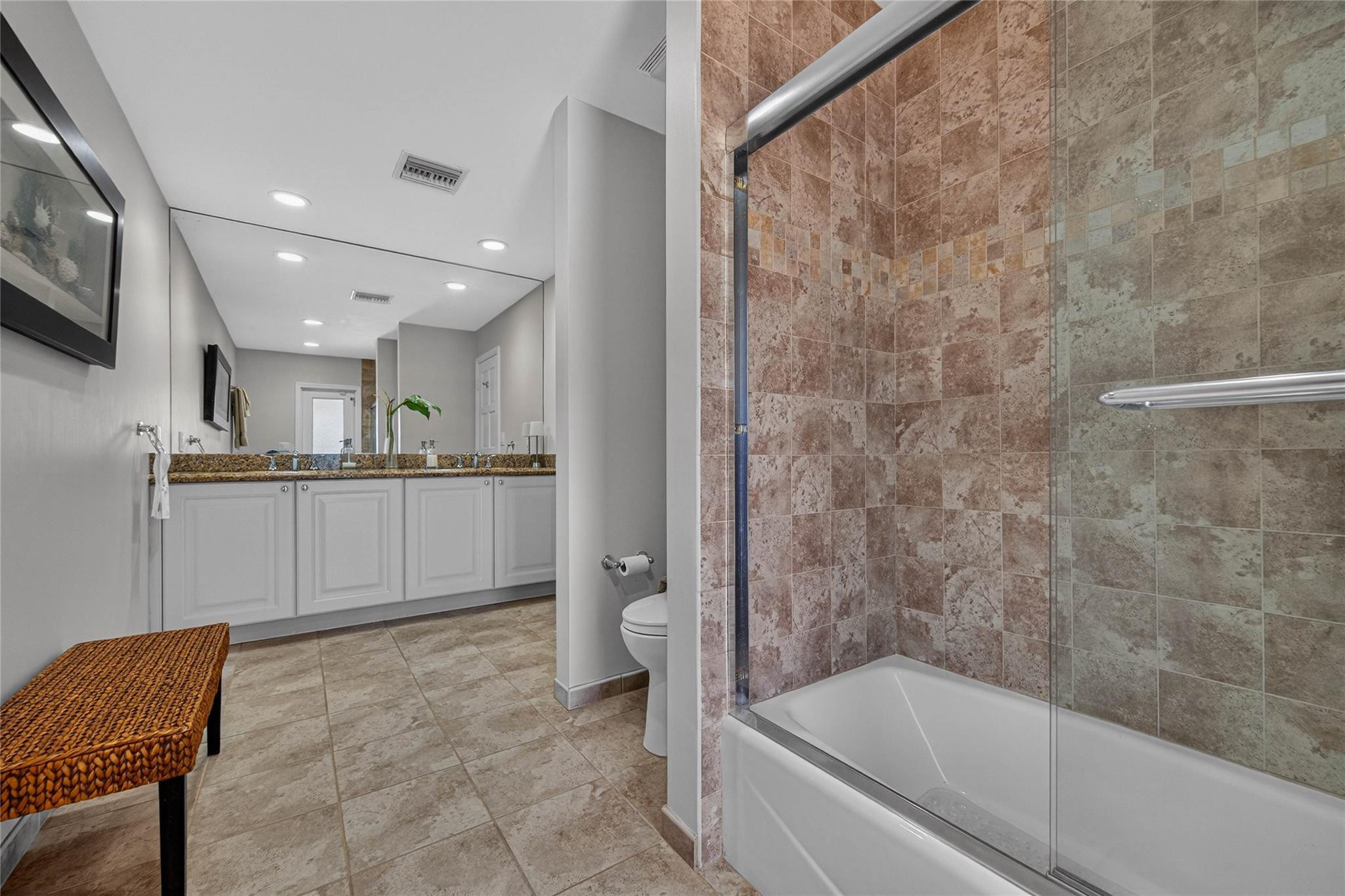 CORAL KEY VILLAS 8TH SEC - Residential