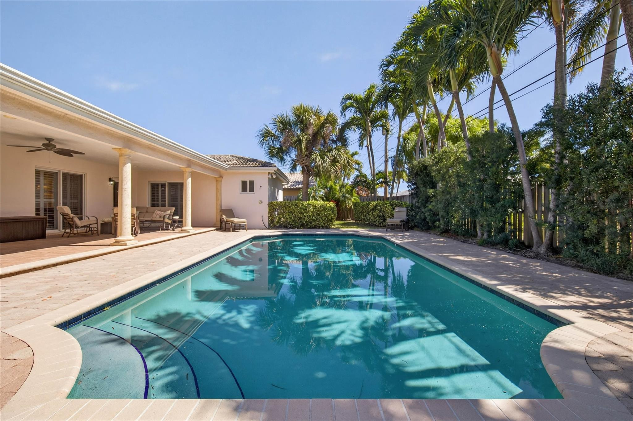 CORAL KEY VILLAS 8TH SEC - Residential