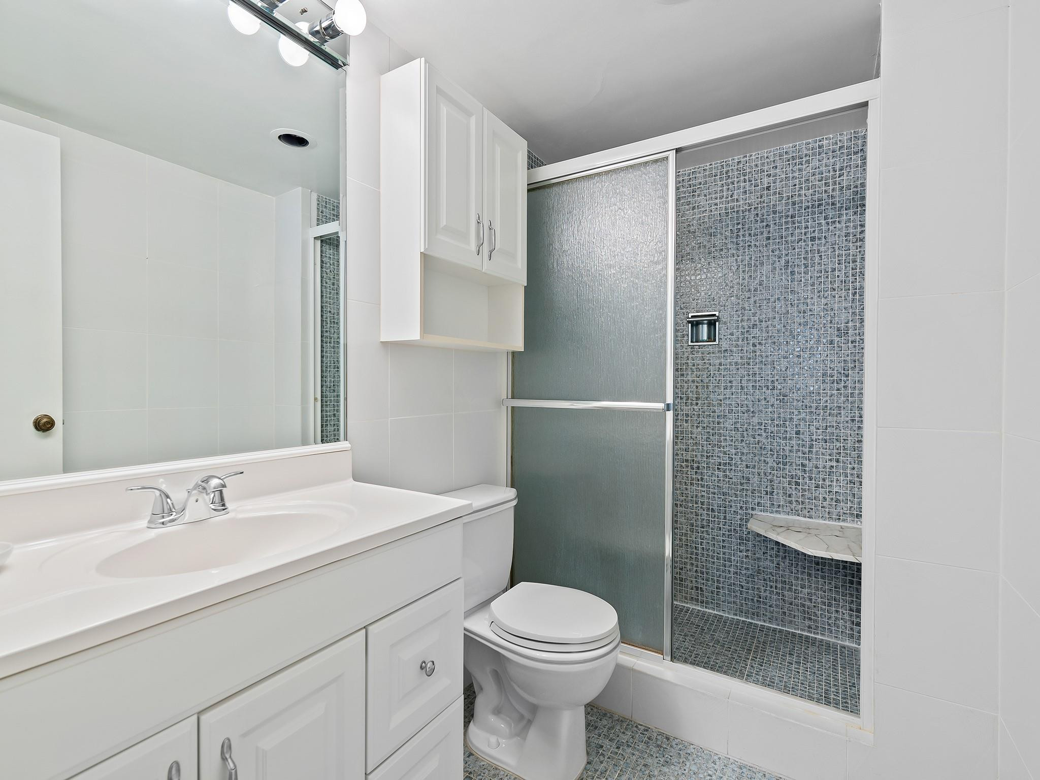 THE COMMODORE - Residential