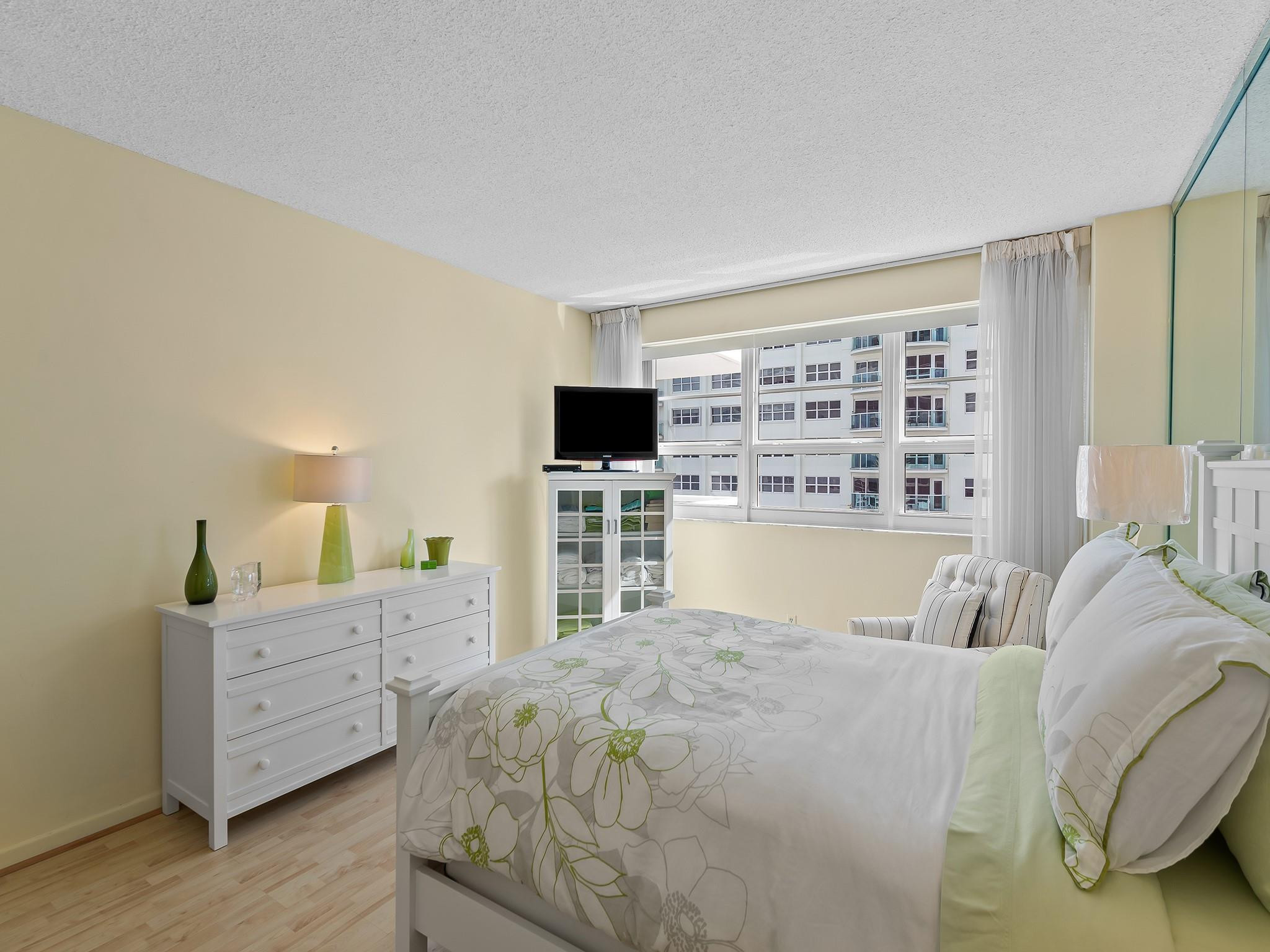 THE COMMODORE - Residential