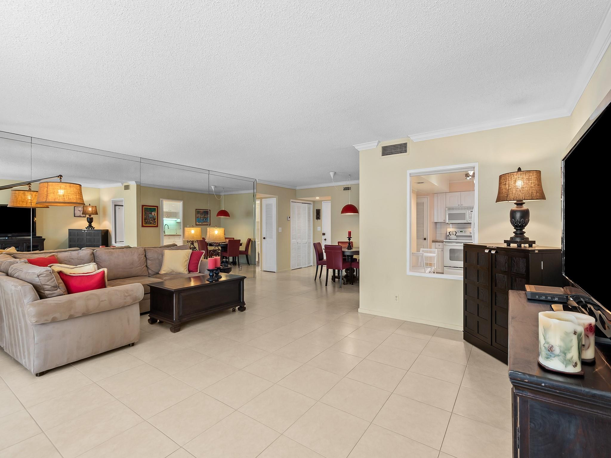 THE COMMODORE - Residential