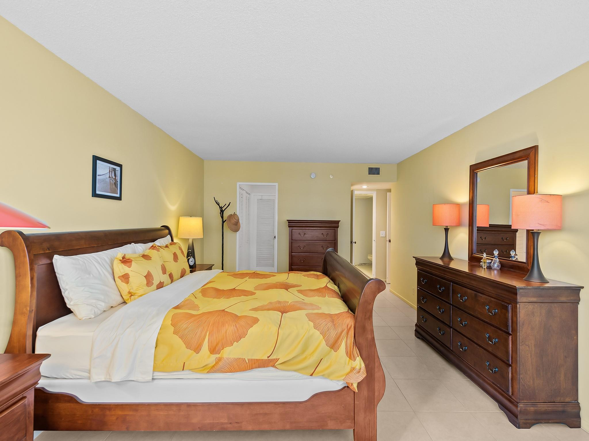 THE COMMODORE - Residential