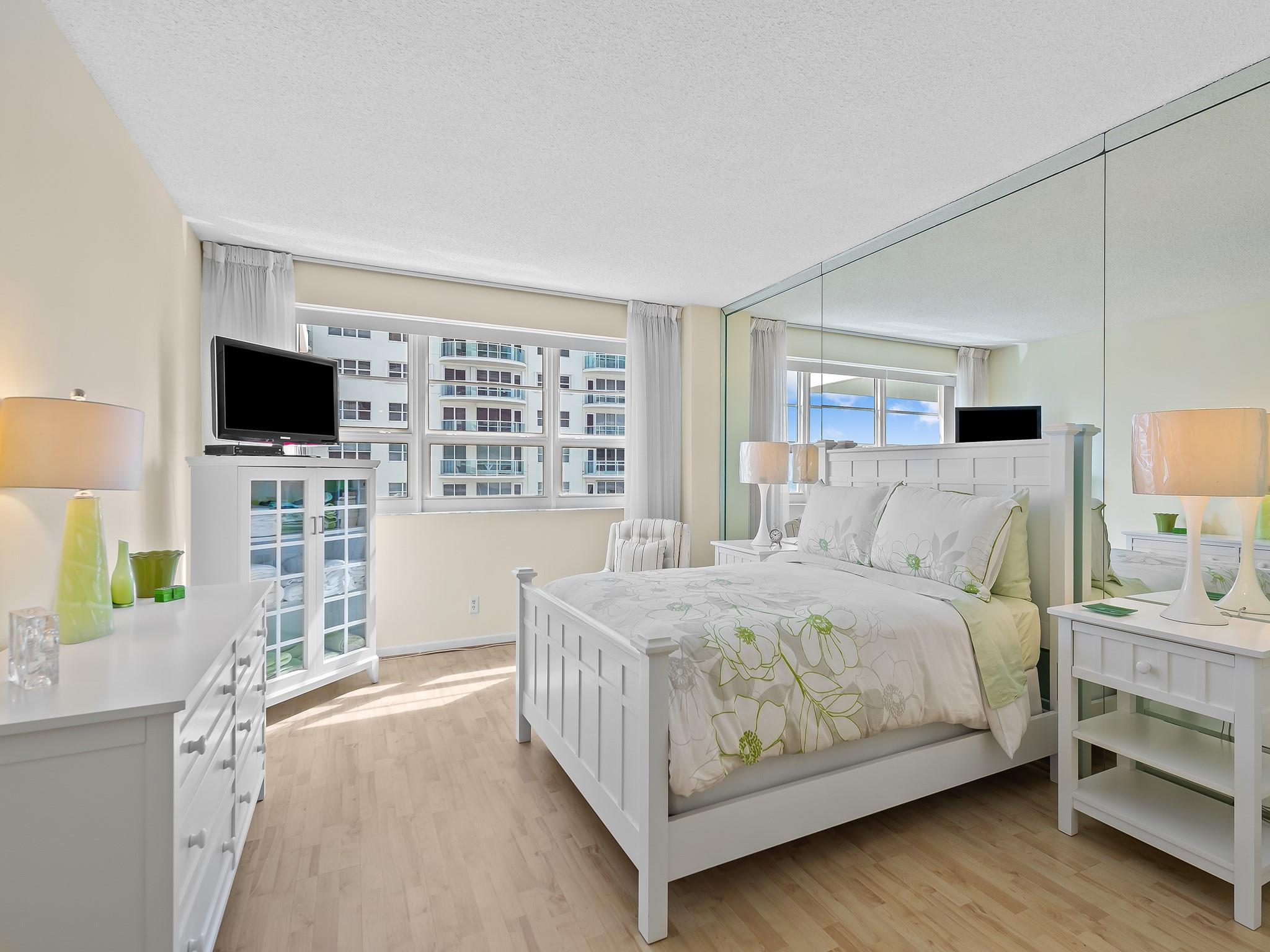 THE COMMODORE - Residential