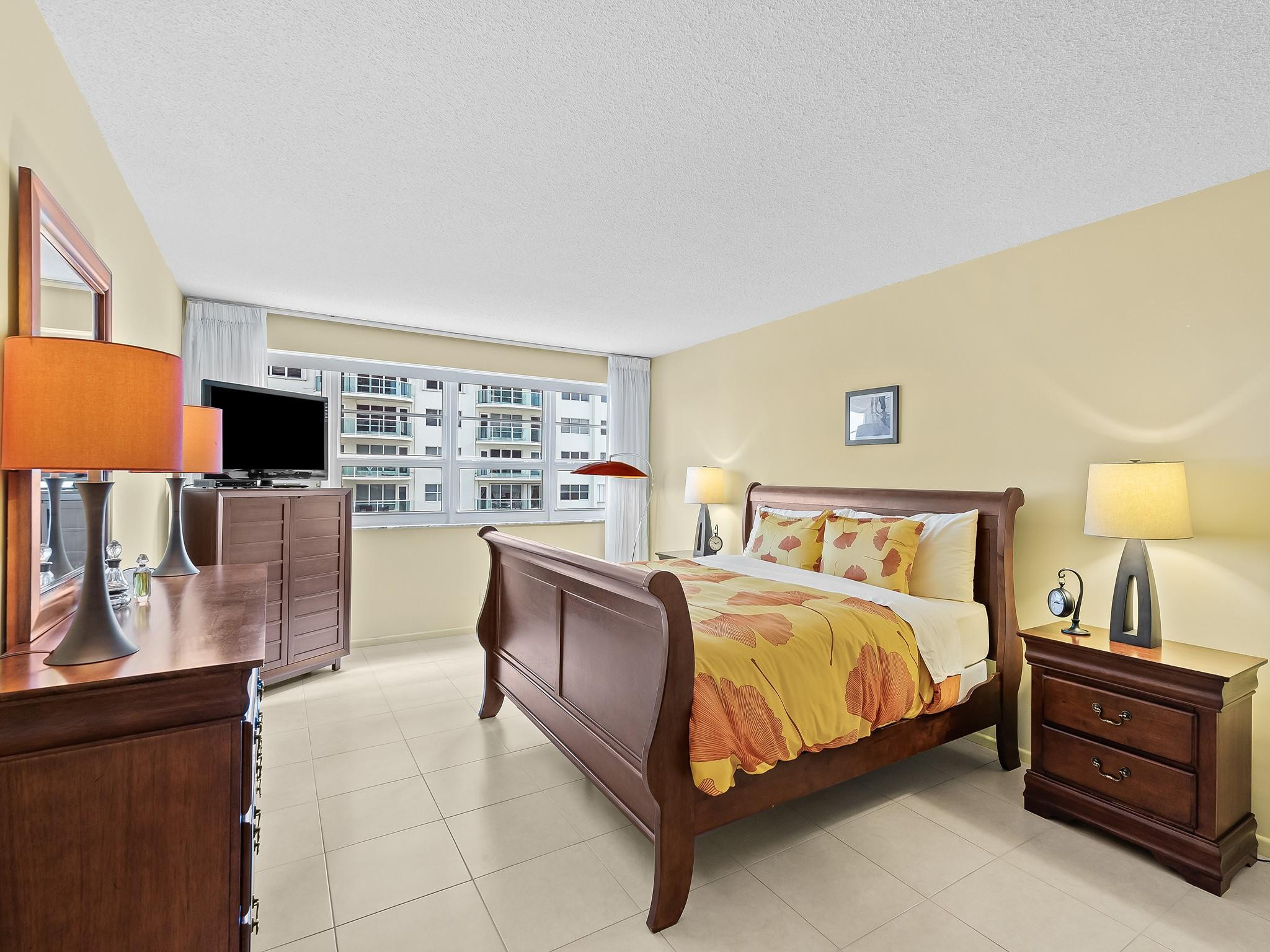 THE COMMODORE - Residential