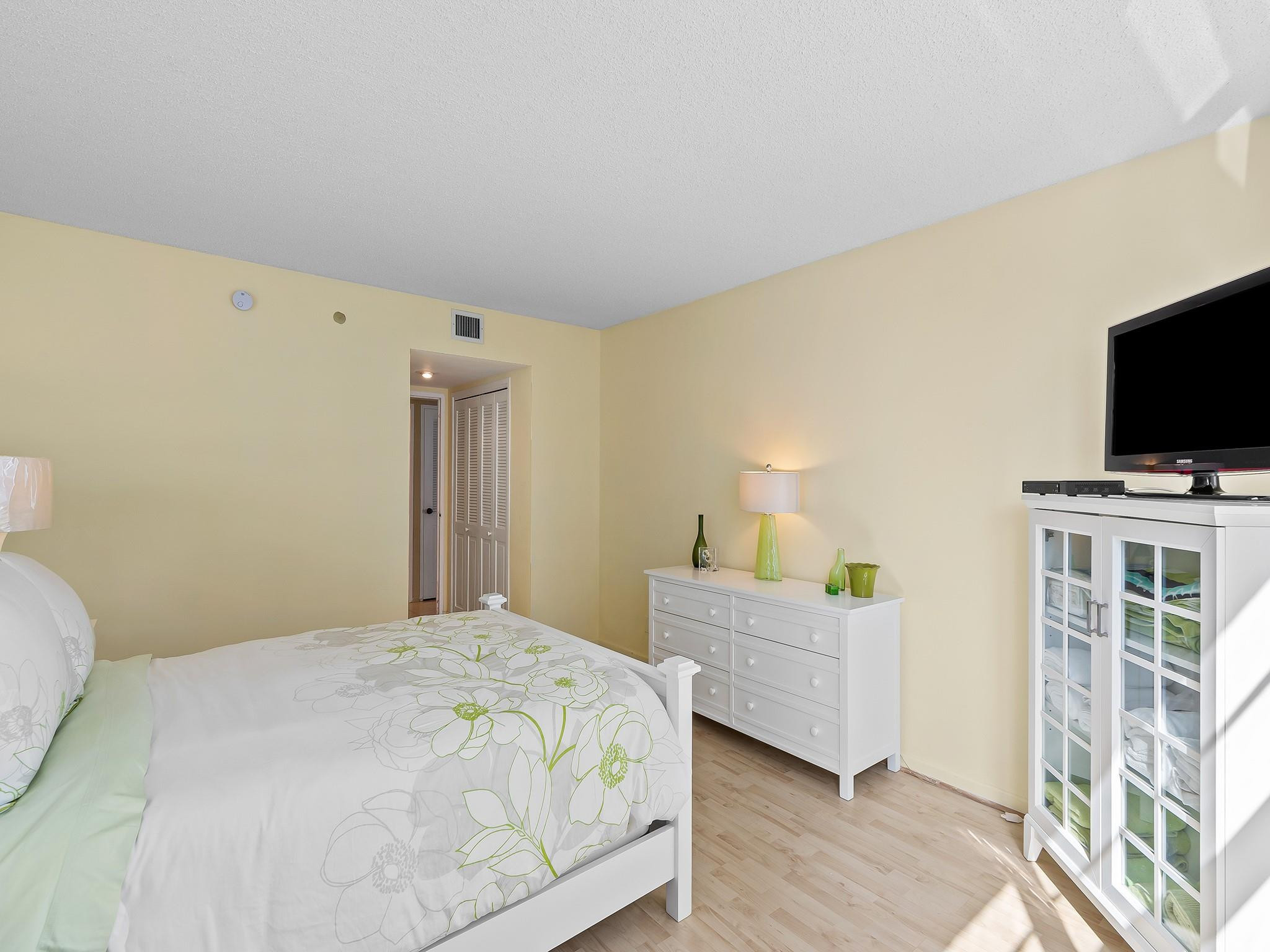 THE COMMODORE - Residential