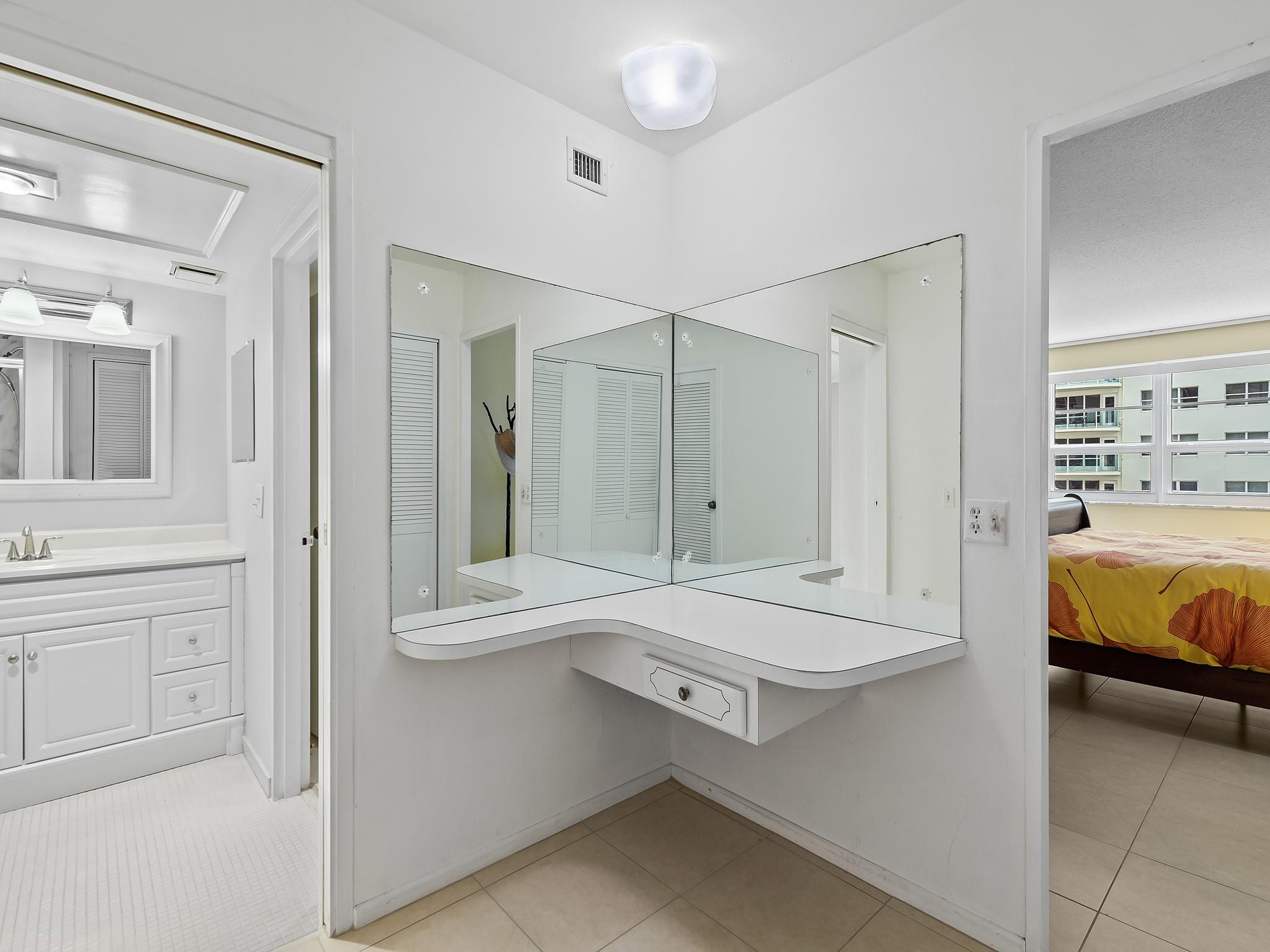 THE COMMODORE - Residential