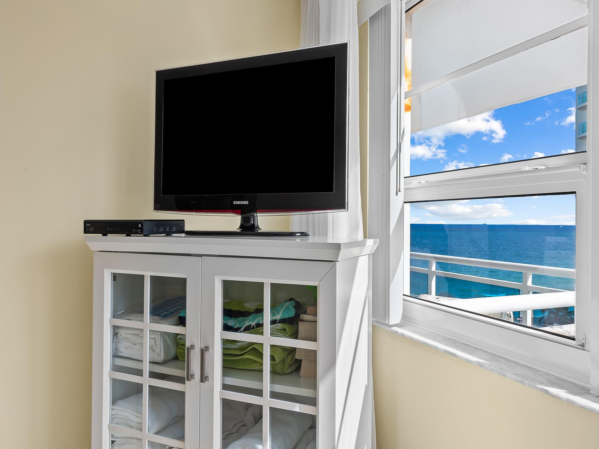 THE COMMODORE - Residential