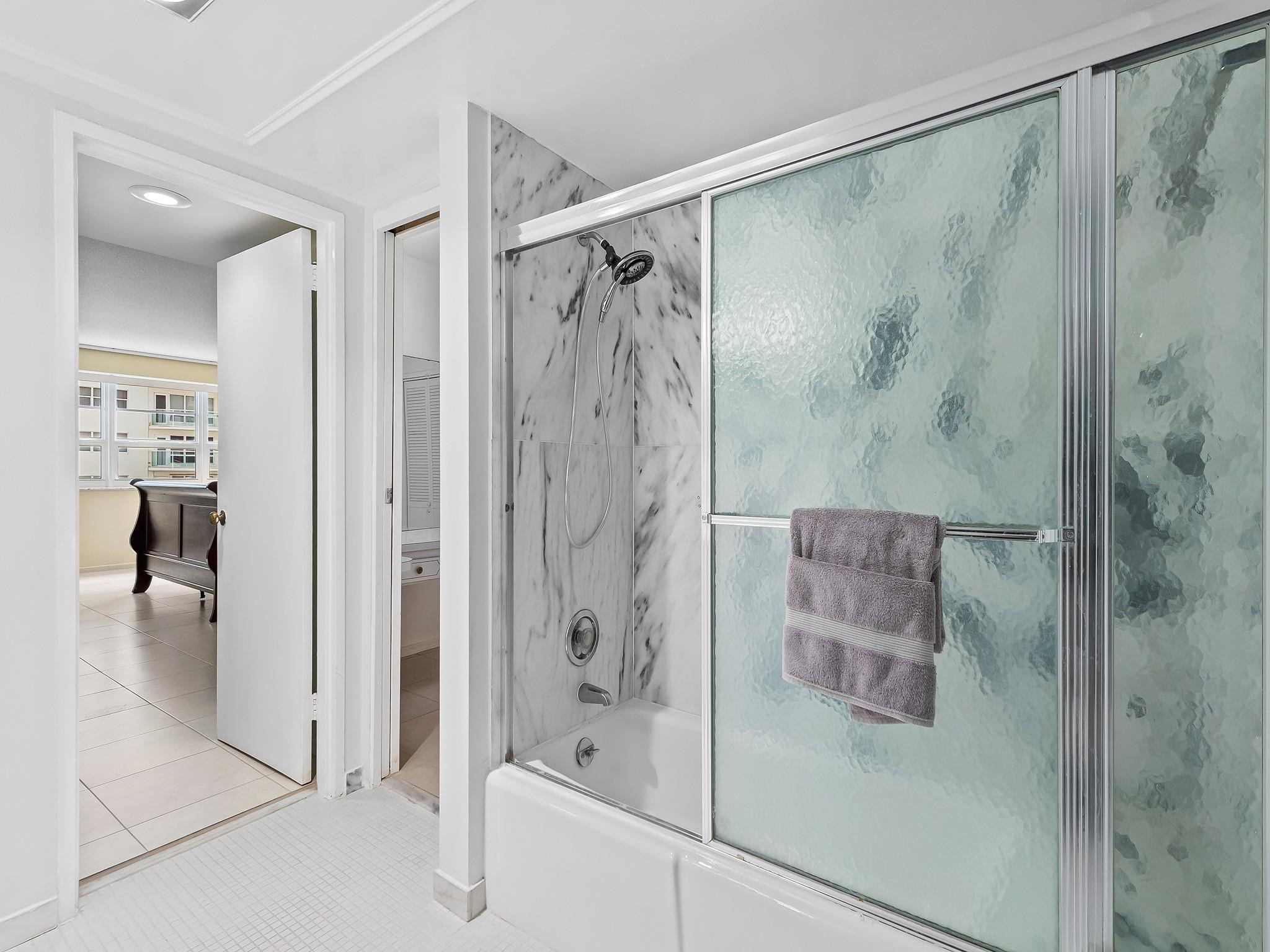 THE COMMODORE - Residential